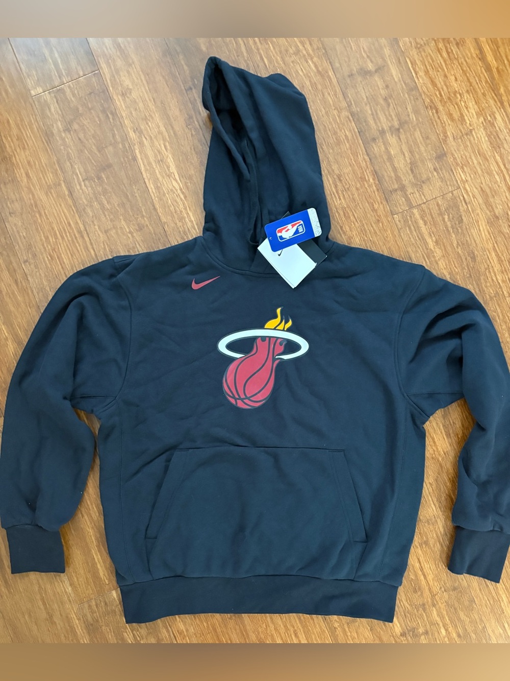 NWT Nike Miami Heat NBA Hoodie Sweatshirt  Black Logo Front Mens Medium